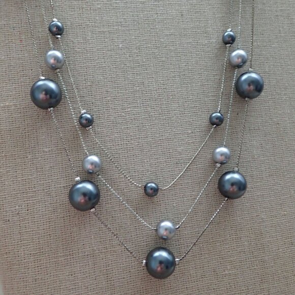 Vintage Faux Pearl Necklace & Rhinestone Clip on Earring Set - Picture 4 of 7